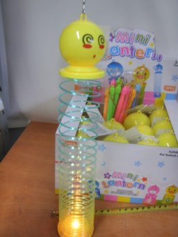 Sprężynka emotka buźka na patyczku świecąca 12szt