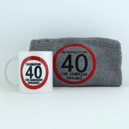 Kpl.ręcznik+kubek w pudełku ''PRZEKROCZYŁEM 40..''